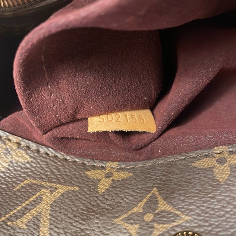 Louis Vuitton Montaigne MM - Picture 7 of 13